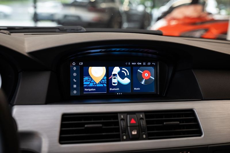 BMW M5 V10/SMG/CarPlay/Kamera - fotka 14 z 28