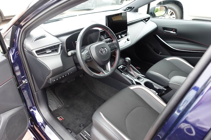 Toyota Corolla 2,0 HEV GR SPORT Dynamic JBL - fotka 11 z 33