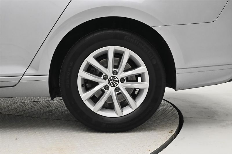 Volkswagen Passat 2,0 TDI 110 KW DSG Business Zá - fotka 32 z 32
