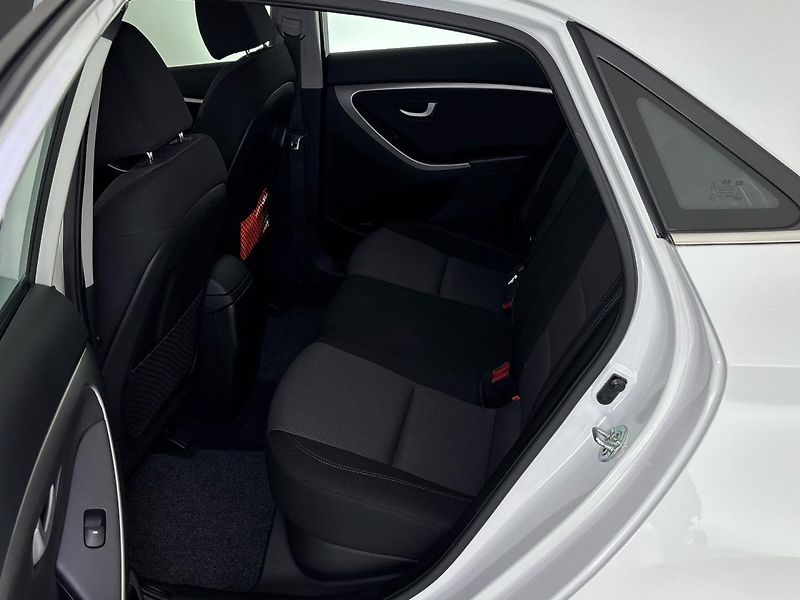Hyundai i30 Hatchback - fotka 8 z 27