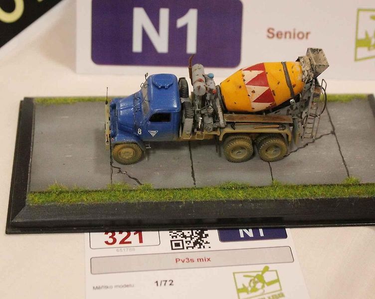 Vítězný model kategorie závodních vozů seniorů, Bugatti Type 35B Přemysla Bartoše. Se skutečným vozem si Eliška Junková dojela pro 5. místo při závodě Targa Florio 1928.