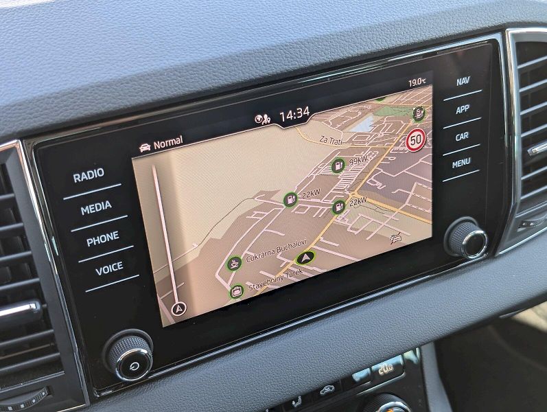 Škoda Karoq (2025) 1,5 TSI / 110 kW Top Selection - fotka 18 z 30