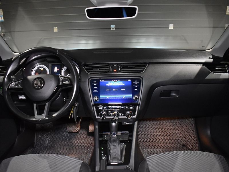 Škoda Octavia 2,0 2,0TDi Style Tažné,Canton - fotka 12 z 21