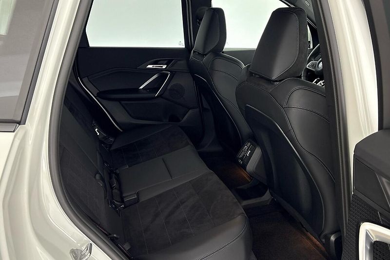 BMW iX1 eDrive20 - fotka 11 z 23