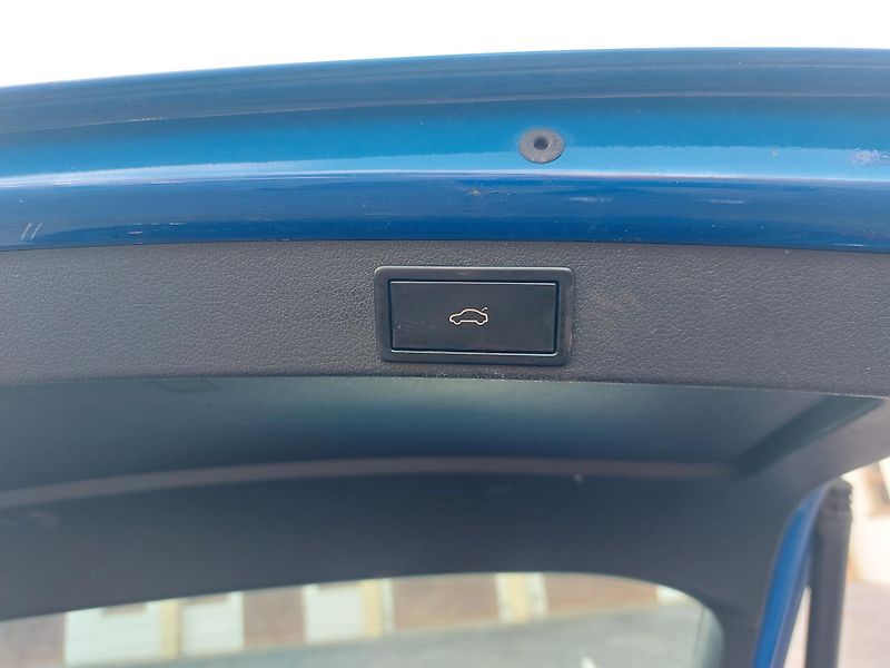Škoda Octavia 1,6 TDi 85kw STYLE - VÝBAVA - fotka 18 z 19