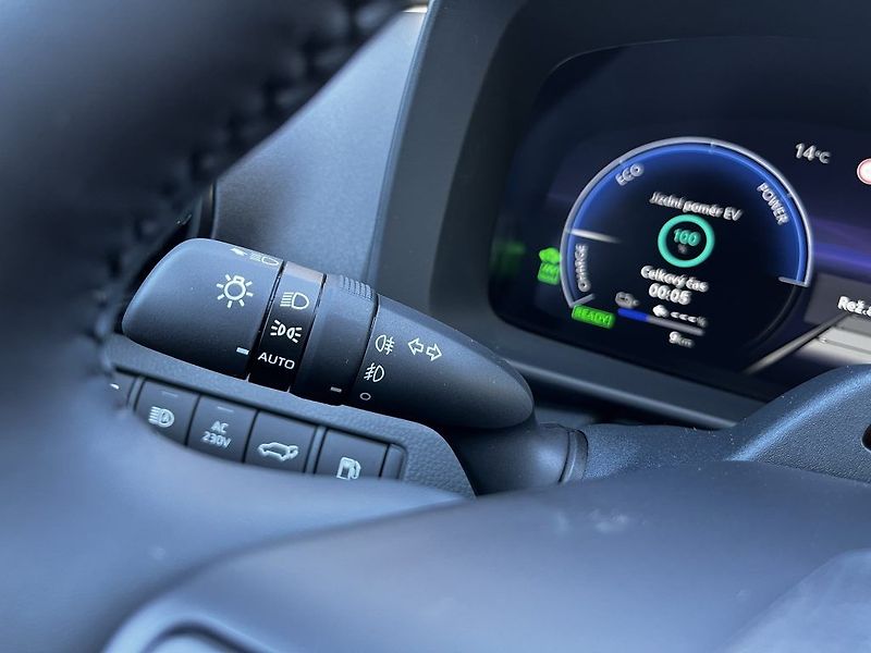 Toyota C-HR 2.0 Plug-in Hybrid Executive - fotka 28 z 34