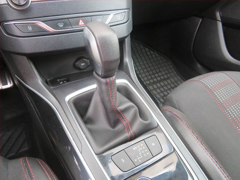 Peugeot 308 (2017) GT Line 1.6 BlueHDi, Automat - fotka 17 z 18