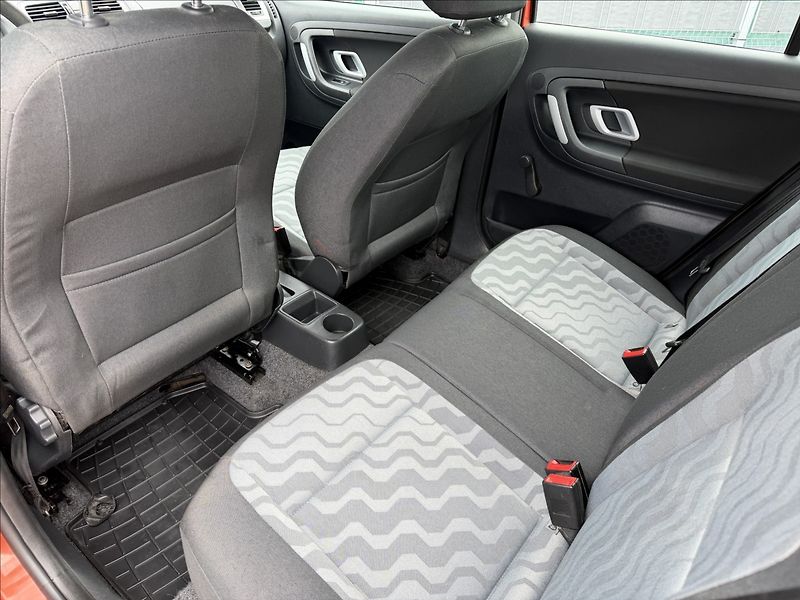 Škoda Fabia II 1.4 Ambiente - fotka 13 z 17