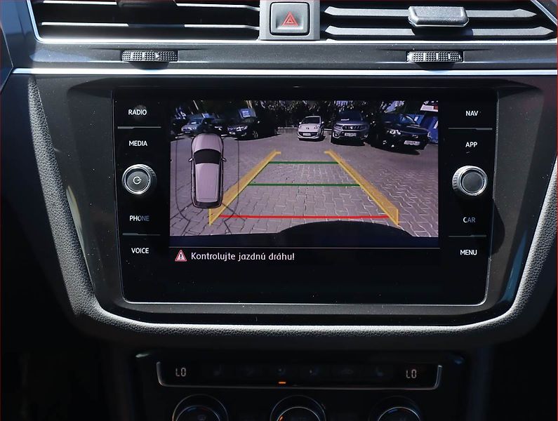 Volkswagen Tiguan (2020) 2.0 TSI - fotka 18 z 23