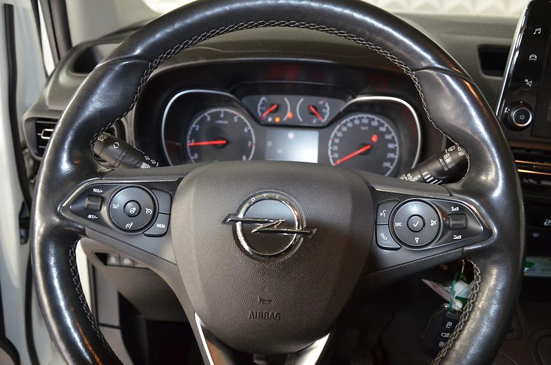 Opel Combo (2022) 1.5D 96 Elegance Plus 5d - fotka 13 z 21
