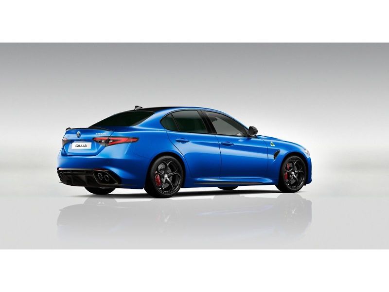 Alfa Romeo Giulia (2026) 2.9 V6 BiTurbo 520k QV Carbon - fotka 3 z 6