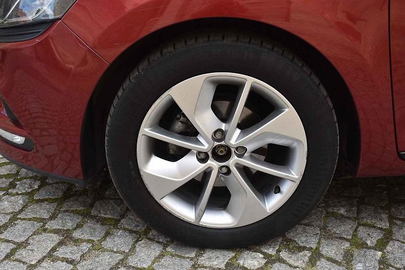 Renault Clio je vhodným společníkem pro mladší i starší páry