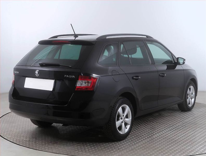 Škoda Fabia (2015) 1.4 TDI, Automat, Tempomat - fotka 5 z 15