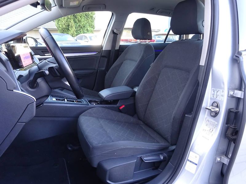 Volkswagen Golf (2022) 2,0TDi /110 kW DSG Life - fotka 11 z 27