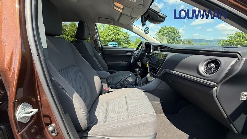 Toyota Corolla 1.6 Active TREND+ - fotka 13 z 23