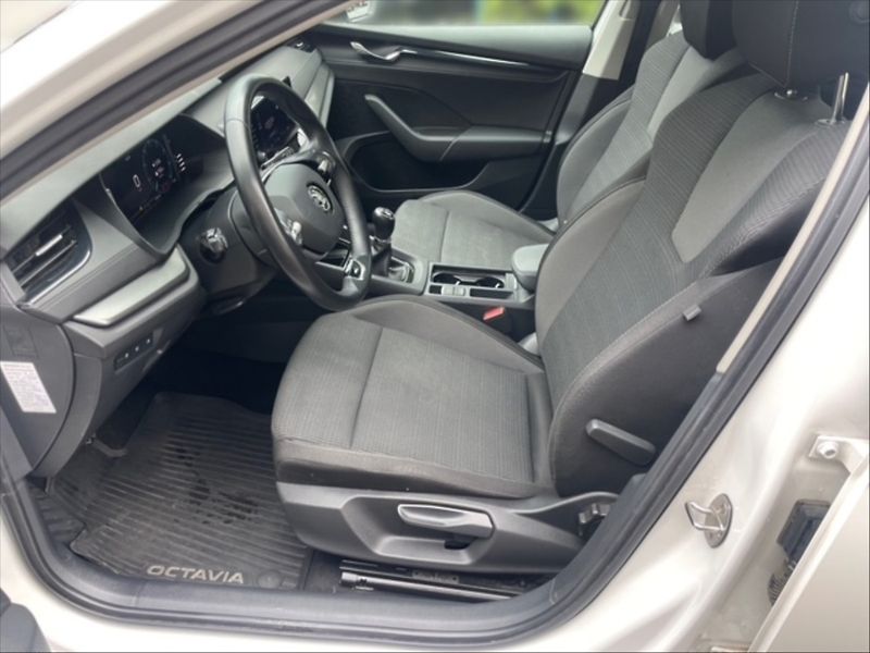 Škoda Octavia 2,0 TDI Ambition - fotka 7 z 11