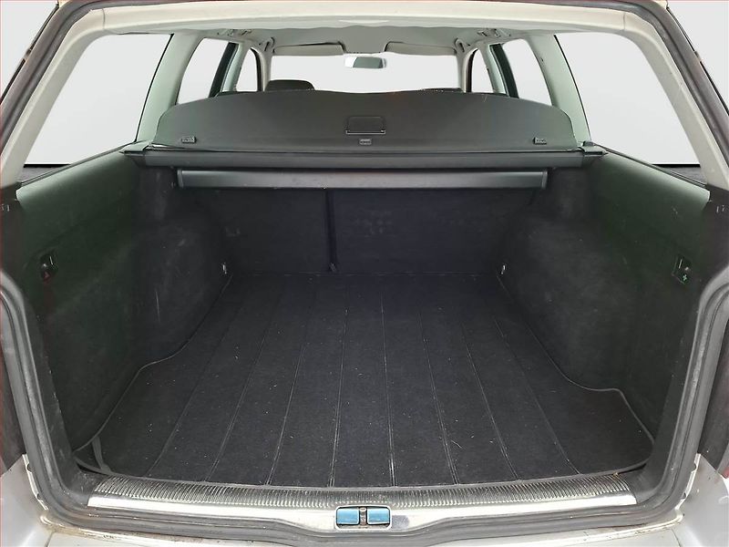 Volkswagen Passat (2001) 1.9 TDI, nová STK - fotka 13 z 13