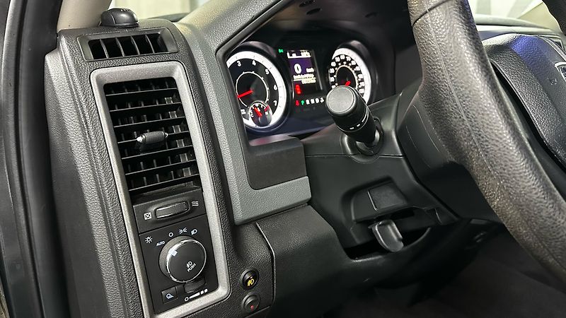 Dodge RAM 5,7L V 8 HEMI / OFFROAD PAKET - fotka 31 z 41