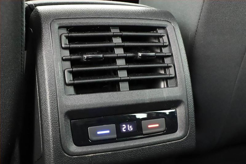 Volkswagen Golf (2021) 2.0 TDI, Navi, Tempomat - fotka 10 z 20