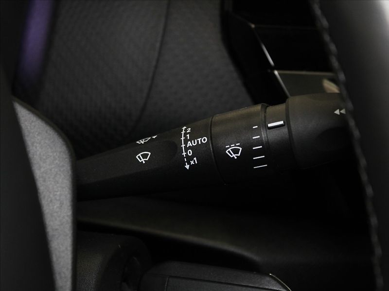 Citroën ë-C4 0,1 46kWh Shine NAVI Záruka ČR - fotka 21 z 23