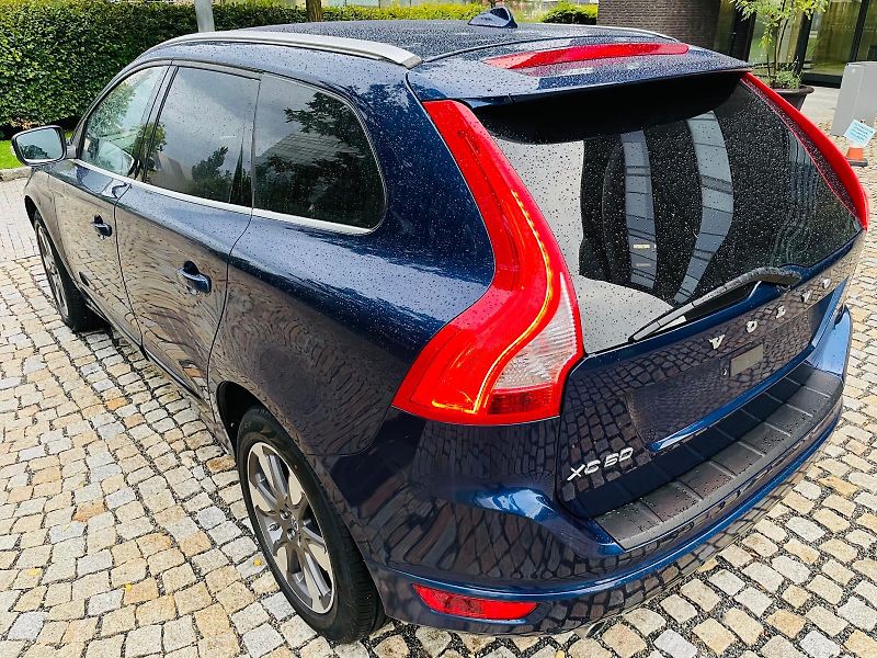 Volvo XC60 2.4D5 5V 4x4 AUT TAŽNÉ SERVISK - fotka 17 z 47