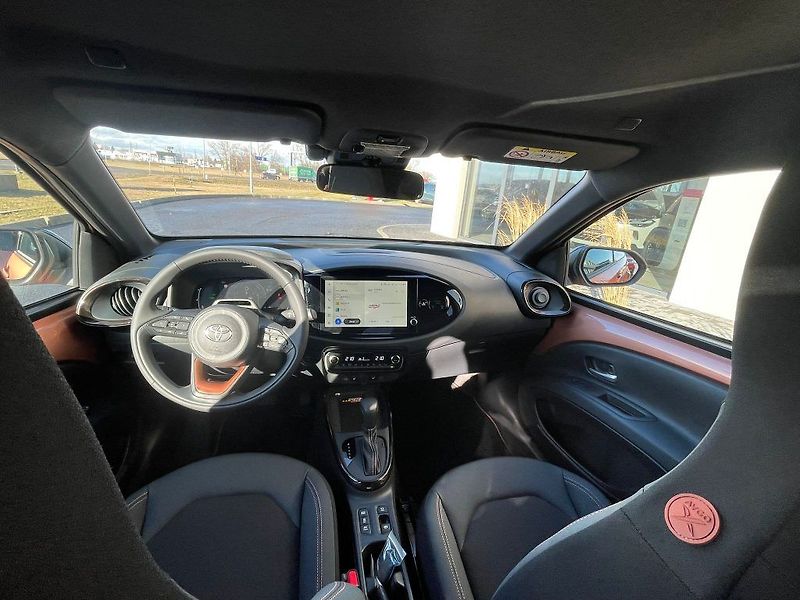 Toyota Aygo 1.5 Hybrid Automat Executive - fotka 24 z 28