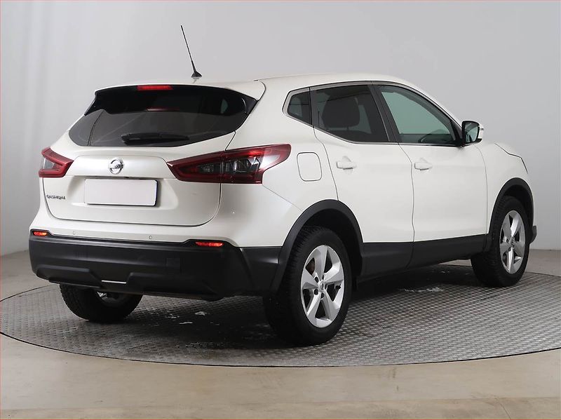 Nissan Qashqai (2021) 1.3 DIG-T, Tempomat - fotka 5 z 15
