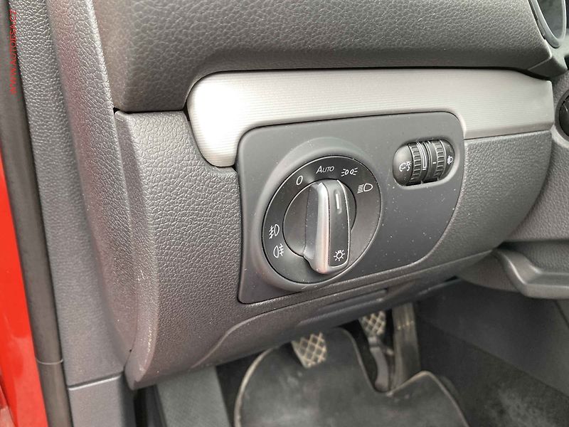 Volkswagen Golf (2010) 1.6 TDi, Team - fotka 15 z 18