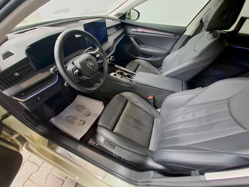 Škoda Superb (2024) COMBI Laurin&Klement TD 142/2. - fotka 40 z 55