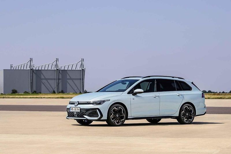 Golf je stále k mání ve verzích kombi, hatchback i GTI