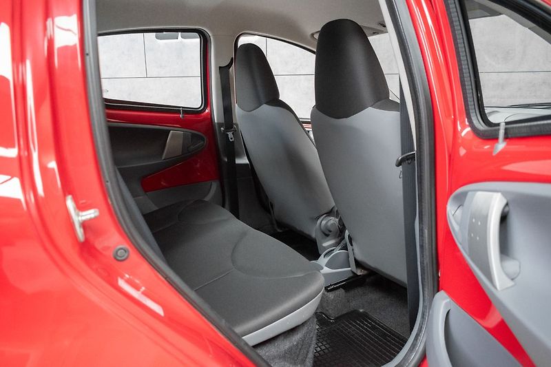 Toyota Aygo 1.0 VVT-i Terra Cool*KLIMA*ČR* - fotka 13 z 36