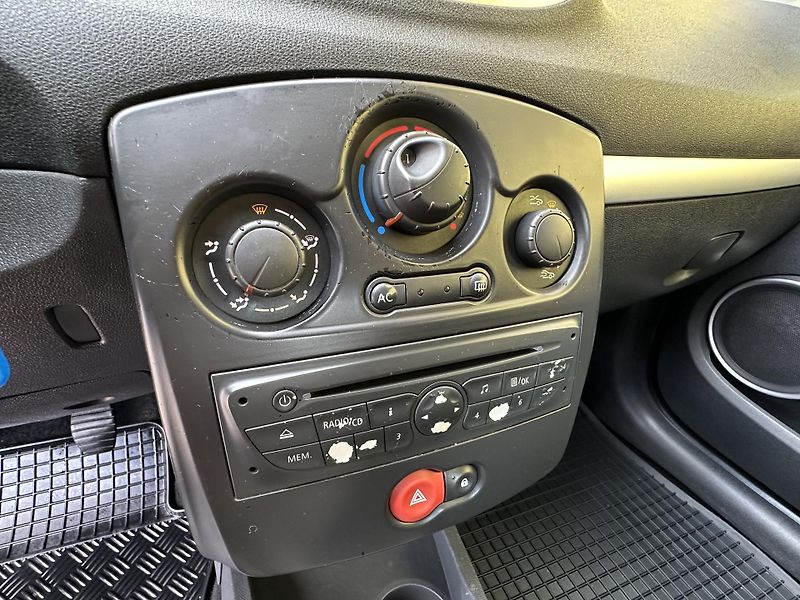 Renault Clio (2011) KOMBI 1.2 16V/76kW * 1.Maj.    - fotka 11 z 33