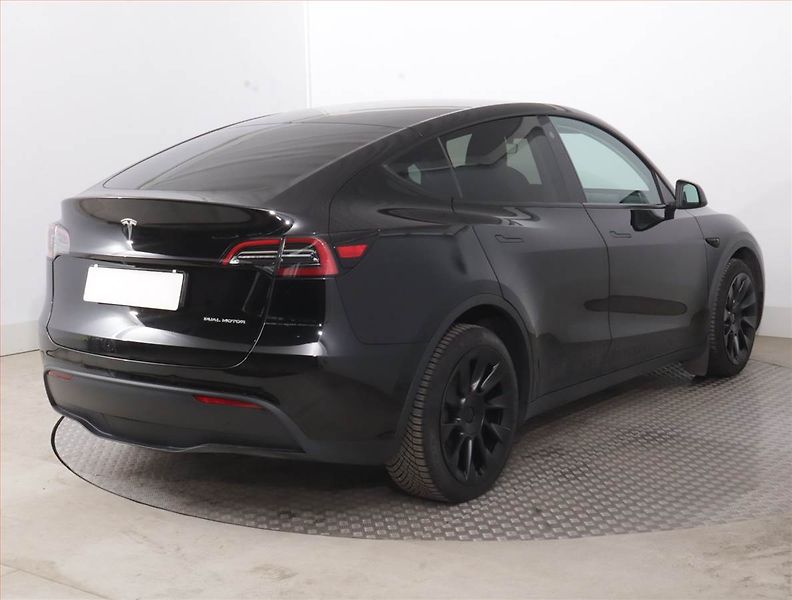 Tesla Model Y (2022) Long Range AWD 79kWh, SoH 93% - fotka 5 z 21