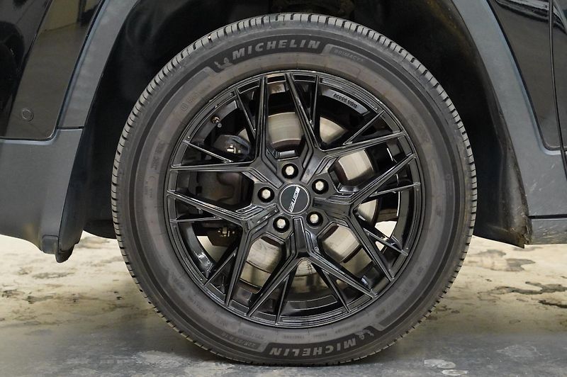 Jeep Cherokee - fotka 10 z 39