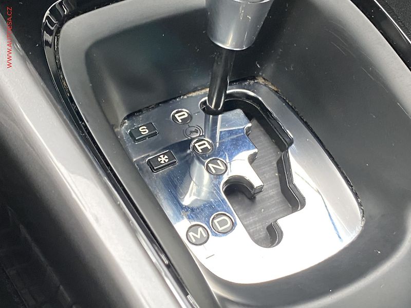 Peugeot 2008 (2017) 1.2 PT, ČR, Active, AT - fotka 18 z 20