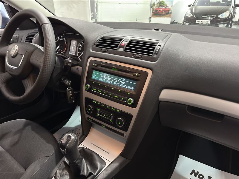 Škoda Octavia 1,4   TSI STYLE XENON SERVIS - fotka 17 z 35