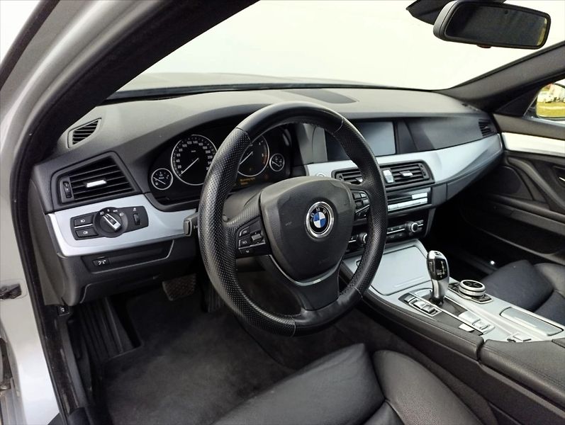 BMW Řada 5 3,0 530d Aut., Navi Kůže Tažné - fotka 13 z 45