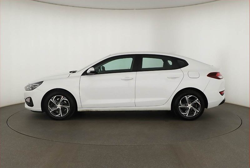 Hyundai i30 (2023) Family 1.0 T-GDI, Serv.kniha - fotka 3 z 14