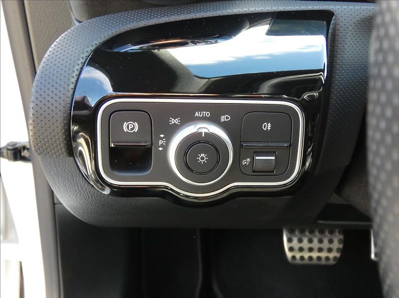 Mercedes-Benz CLA 2,0 200d 4M,1Maj, ČR, dph - fotka 17 z 35