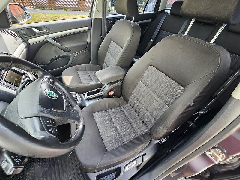 Škoda Octavia (2011) 2 2.0TDI DSG FACELIFT - fotka 9 z 18