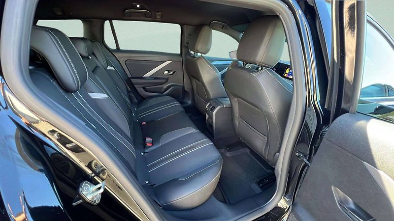 Opel Astra Sports Tourer GS BlueHDi 96kW - fotka 31 z 39