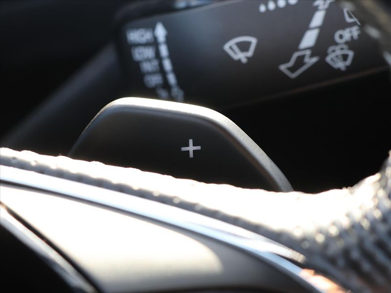 Škoda Superb 2,0 TDI DSG Sportline LED DPH - fotka 24 z 39