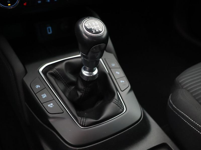 Ford Focus 2,0 TDCI 110kW Titanium LED - fotka 24 z 33