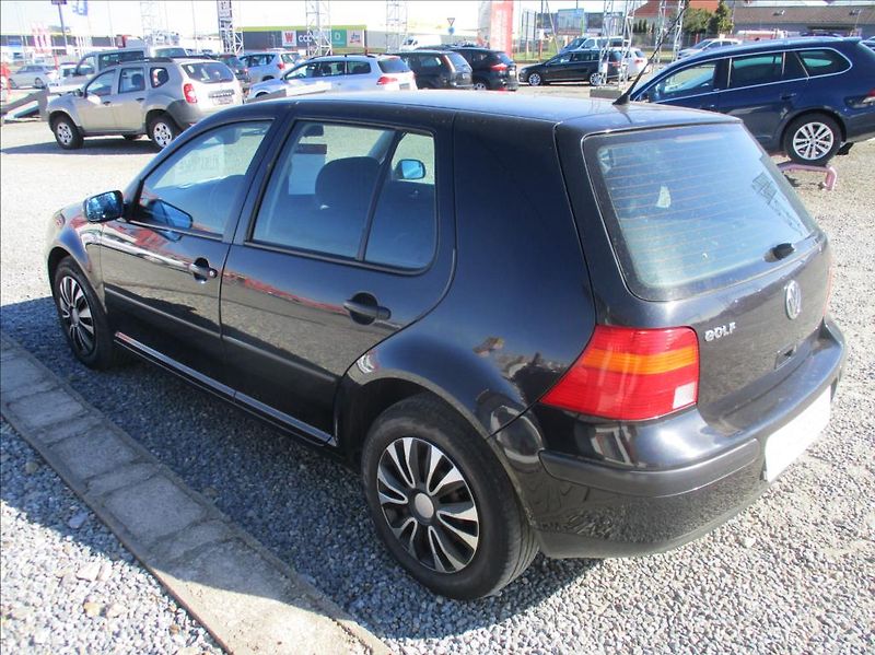 Volkswagen Golf 1,6 i,klimatizace,ABS, - fotka 7 z 29