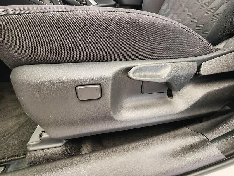 Toyota Yaris 1.5 Hybrid Comfort - fotka 12 z 30