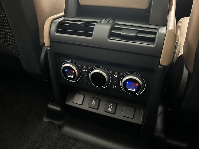 Land Rover Defender (2026) 110 P425 X-DYNAMIC HSE AWD Aut - fotka 27 z 53