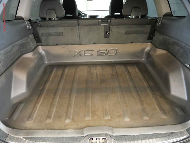 Volvo XC60 (2014) 2.4 D4 AWD, AT, bixen, kamera - fotka 7 z 22