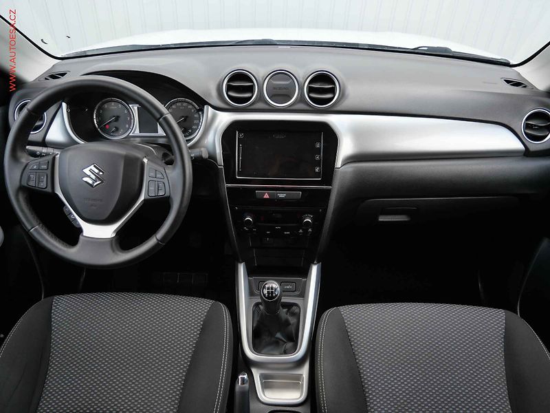 Suzuki Vitara (2017) 1.6 VVT, Comfort, kamera, - fotka 8 z 23