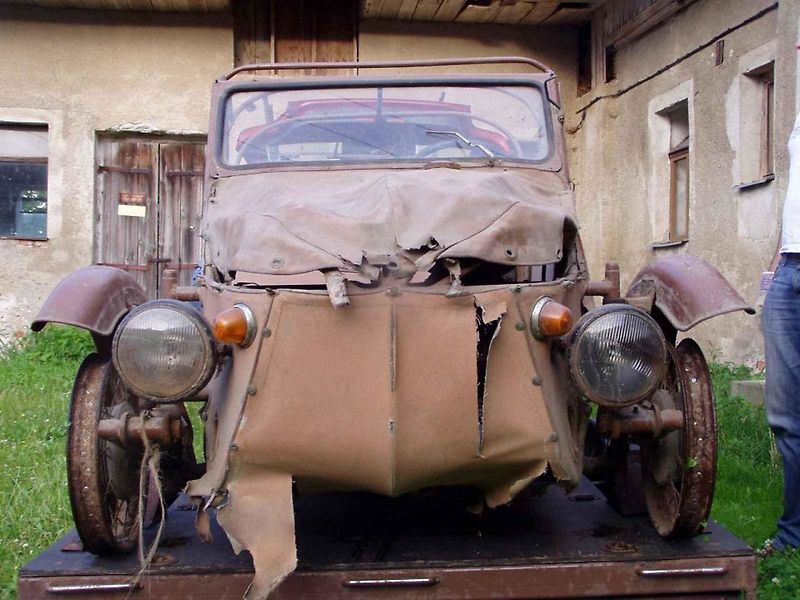 Velorex 16/250 v tmavé čokoládově hnědé barvě.