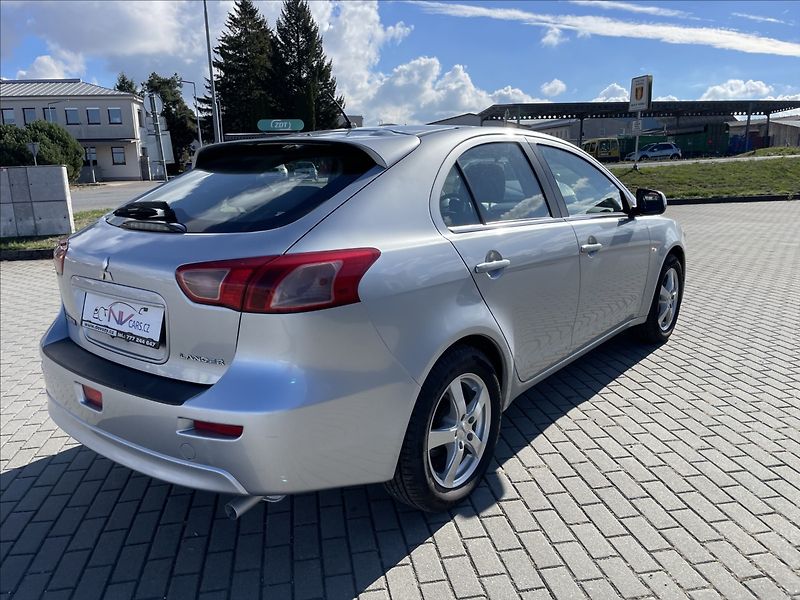 Mitsubishi Lancer 1,6 i 86kw Invite Klima Tažné - fotka 31 z 33